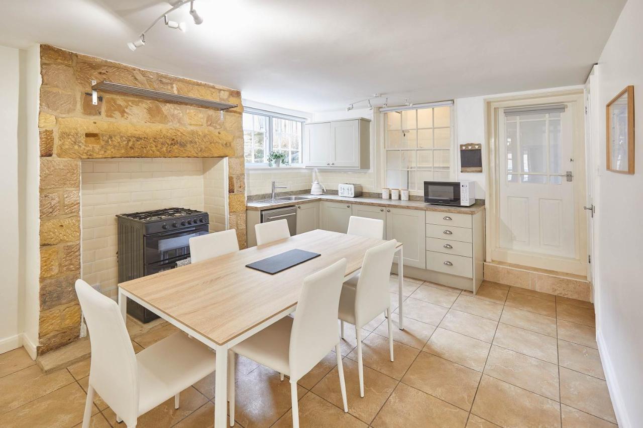 Host & - Princess Place Townhouse Whitby